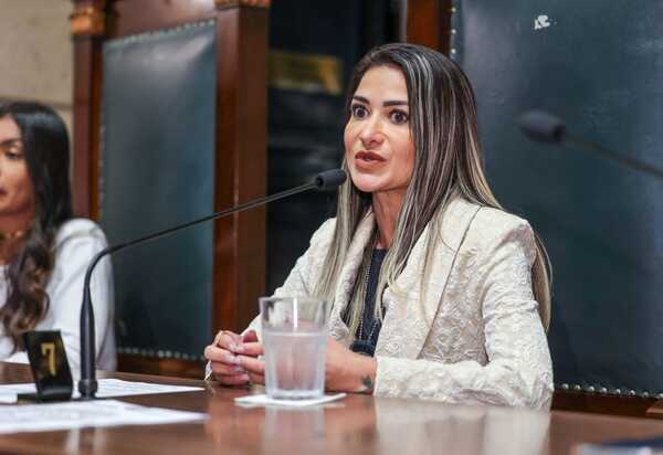 Dra. Mary Rocha recebe homenagem na Câmara Municipal do Rio de Janeiro por suas atividades como Perita Judicial Nacional e Internacional