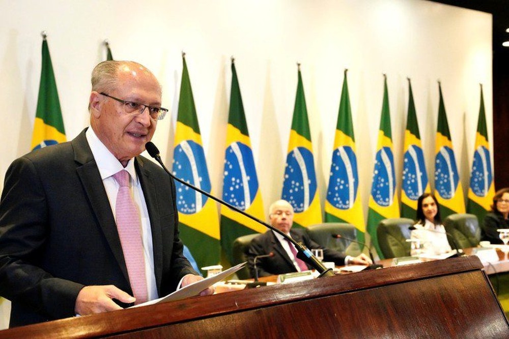 Em discurso lido por Geraldo Alckmin na cerimônia do Dia do Diplomata, presidente destaca ameaças à democracia, critica gastos com armas e pede integração do Sul Global nas decisões internacionais