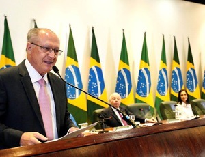 Em discurso lido por Geraldo Alckmin na cerimônia do Dia do Diplomata, presidente destaca ameaças à democracia, critica gastos com armas e pede integração do Sul Global nas decisões internacionais