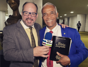 Sem piscinas nem coberturas: o projeto do Pastor Sargento Isidório para acabar com privilégios na prisão domiciliar