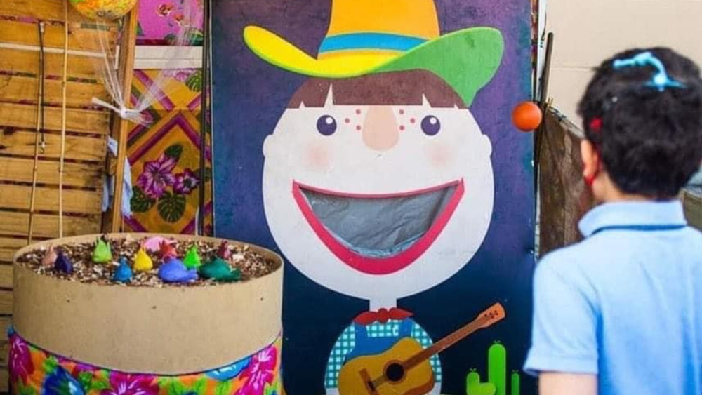 Arraiá Raiz transforma estacionamento do Shopping Nova Iguaçu em grande festa junina com shows, comidas típicas e diversão para todas as idades