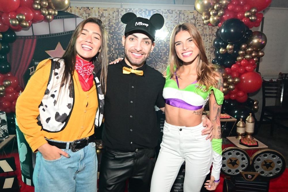Iago Lesser celebra 10 anos de canal com festa estilo Hollywood e lançamento de livro