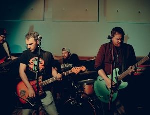 King of Cups, do cenário alternativo dos EUA, queima tudo com novo single explosivo