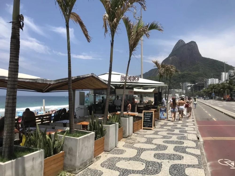 Primeiro dia das novas regras nas praias do Rio tem 26 quiosques multados e 100 itens retidos