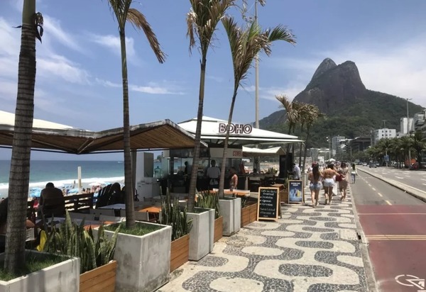 Primeiro dia das novas regras nas praias do Rio tem 26 quiosques multados e 100 itens retidos