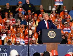 Trump anuncia tarifas de 50% sobre aço e alumínio, e Brasil entra na mira