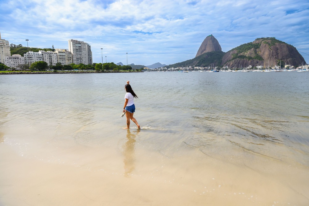 Cariocas e turistas comemoram a melhora histórica da balneabilidade da Praia de Botagogo