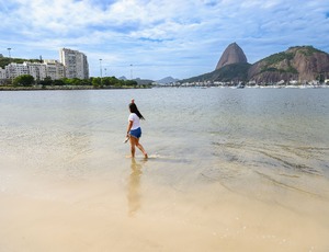 Cariocas e turistas comemoram a melhora histórica da balneabilidade da Praia de Botagogo