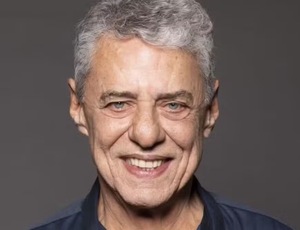 Chico Buarque passa por cirurgia no Rio e se recupera bem