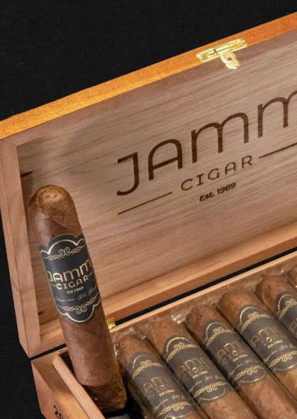 Marca de charuto brasileira  JAMM CIGAR, faz mega  evento de lançamento no Proximo dia 23 de Junho em Balneário de Camboriú-SC  Na Versalles Brasil.