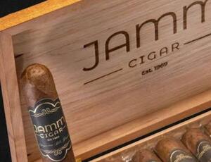 Marca de charuto brasileira  JAMM CIGAR, faz mega  evento de lançamento no Proximo dia 23 de Junho em Balneário de Camboriú-SC  Na Versalles Brasil.