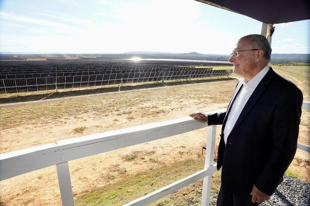 'Brasil será grande celeiro de energia solar', diz Alckmin em Parque Solar Arinos (MG)