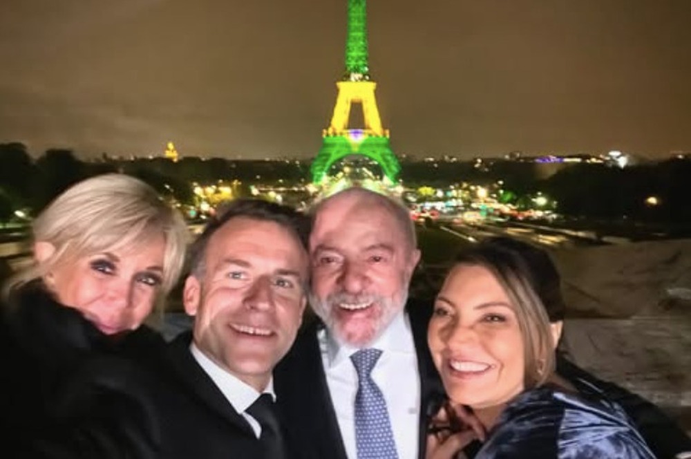 Macron posta foto e vídeo com Lula e Torre Eiffel iluminada