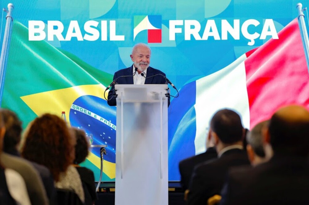Lula anuncia R$ 100 bilhões em investimentos franceses no Brasil e reforça protagonismo internacional