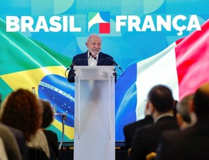 Lula anuncia R$ 100 bilhões em investimentos franceses no Brasil e reforça protagonismo internacional