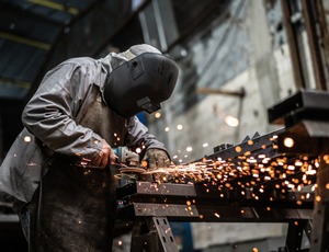 Indústria Brasileira Cobra Ação Governamental Após Tarifas de Trump sobre o Aço