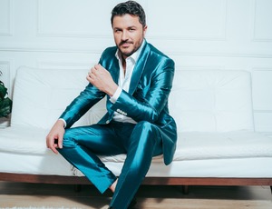 Maurício Manieri se apresenta na casa de shows Ribalta, no dia dos namorados