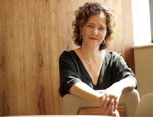 Escritora best-seller Carla Madeira é convidada do Clube de Leitura CCBB 2025