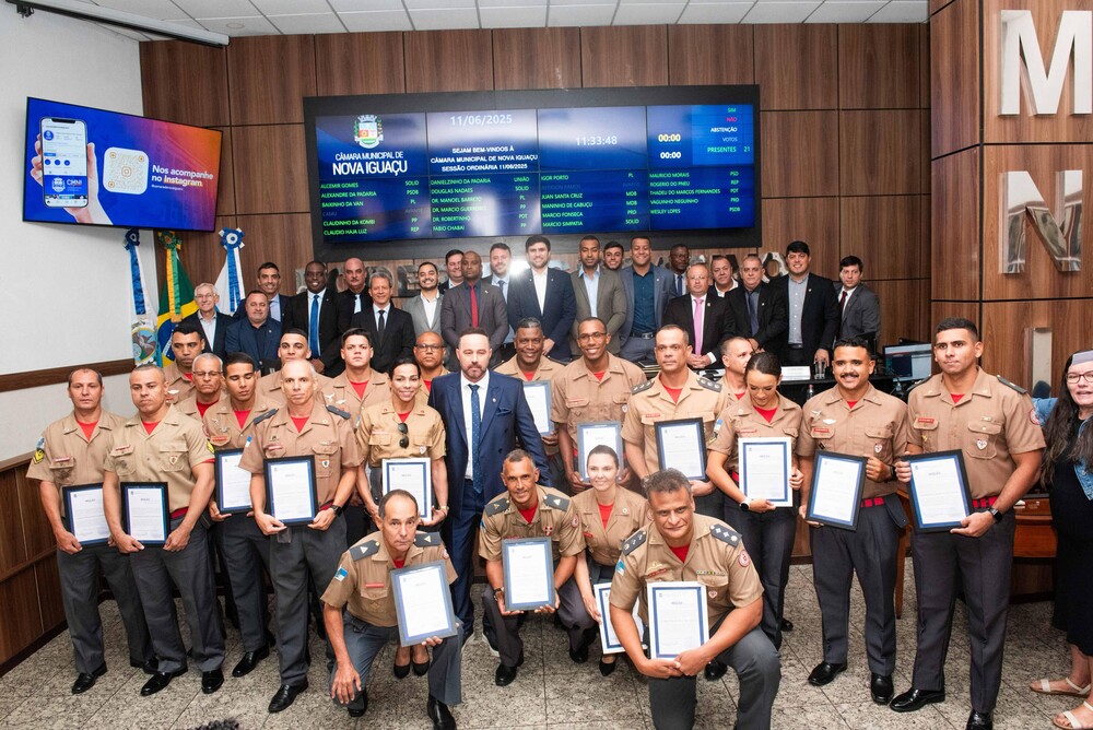 Coronel Sandro Ribeiro Alves e bombeiros do 4º GBM são homenageados por ato heroico em Nova Iguaçu