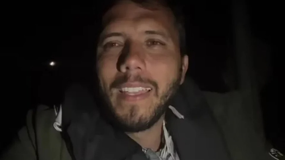 Ativista Thiago Ávila deixa solitária em Israel e está a caminho do Brasil