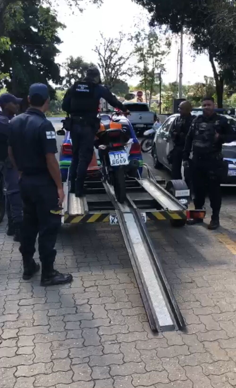 Blitz da Guarda Municipal de Resende apreende moto clonada e prende suspeito em Resende