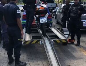 Blitz da Guarda Municipal de Resende apreende moto clonada e prende suspeito em Resende