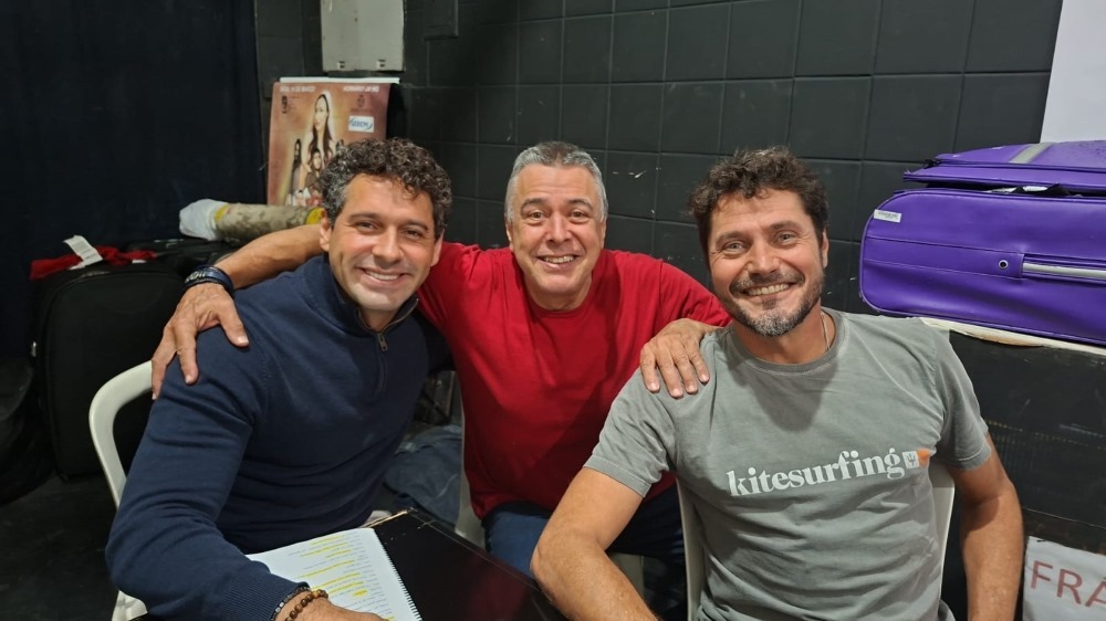 João Baldasserini e Fernando Val são confirmados para nova montagem da peça “Um Pelo Outro” 
