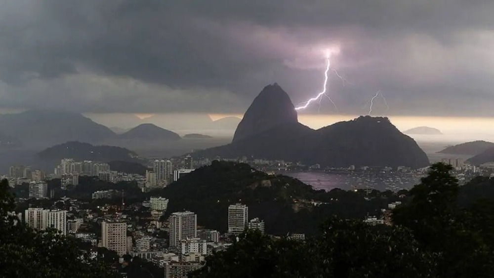 Apesar de apagões recorrentes, Enel Rio recebe aval técnico para operar por mais 30 anos no RJ