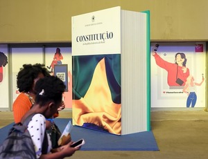 Com Constituição de três metros de altura, STF estreia na Bienal do Livro no Rio de Janeiro