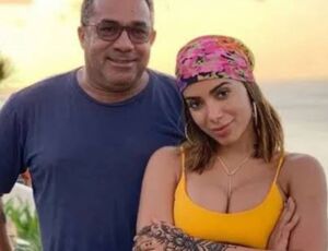 Mesmo com filha milionária, pai de Anitta continua trabalhando em comércio