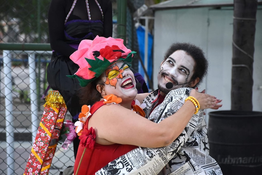 Com palhaçaria e muito amor envolvido, o “Circuito Carioca de Arte de Rua” celebra o Mês dos Namorados. 