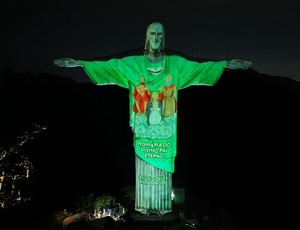 Cristo Redentor recebe projeção especial em comemoração aos 185 anos de devoção ao Divino Pai Eterno