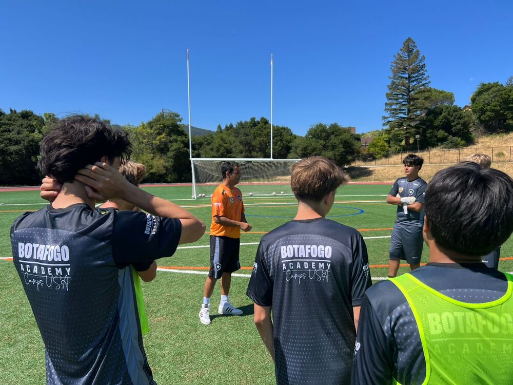 Botafogo lança camps nos EUA com apoio da Licenci e amplia presença global no Mundial de Clubes