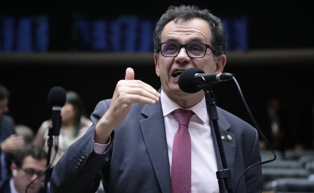 Reimont aprova projeto de lei que garante leitos em UTI para pessoas 80+   