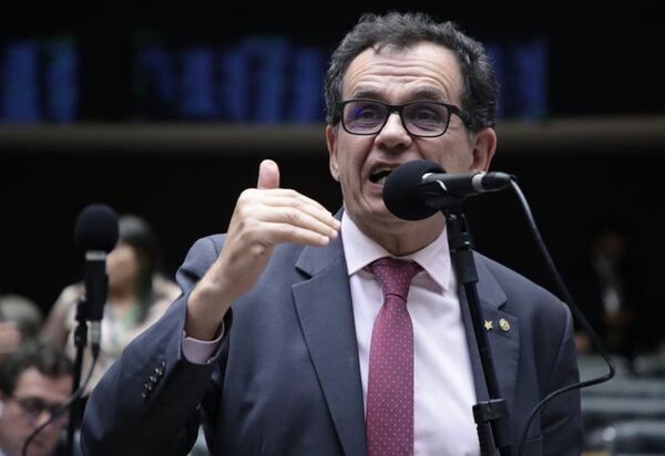 Reimont aprova projeto de lei que garante leitos em UTI para pessoas 80+   