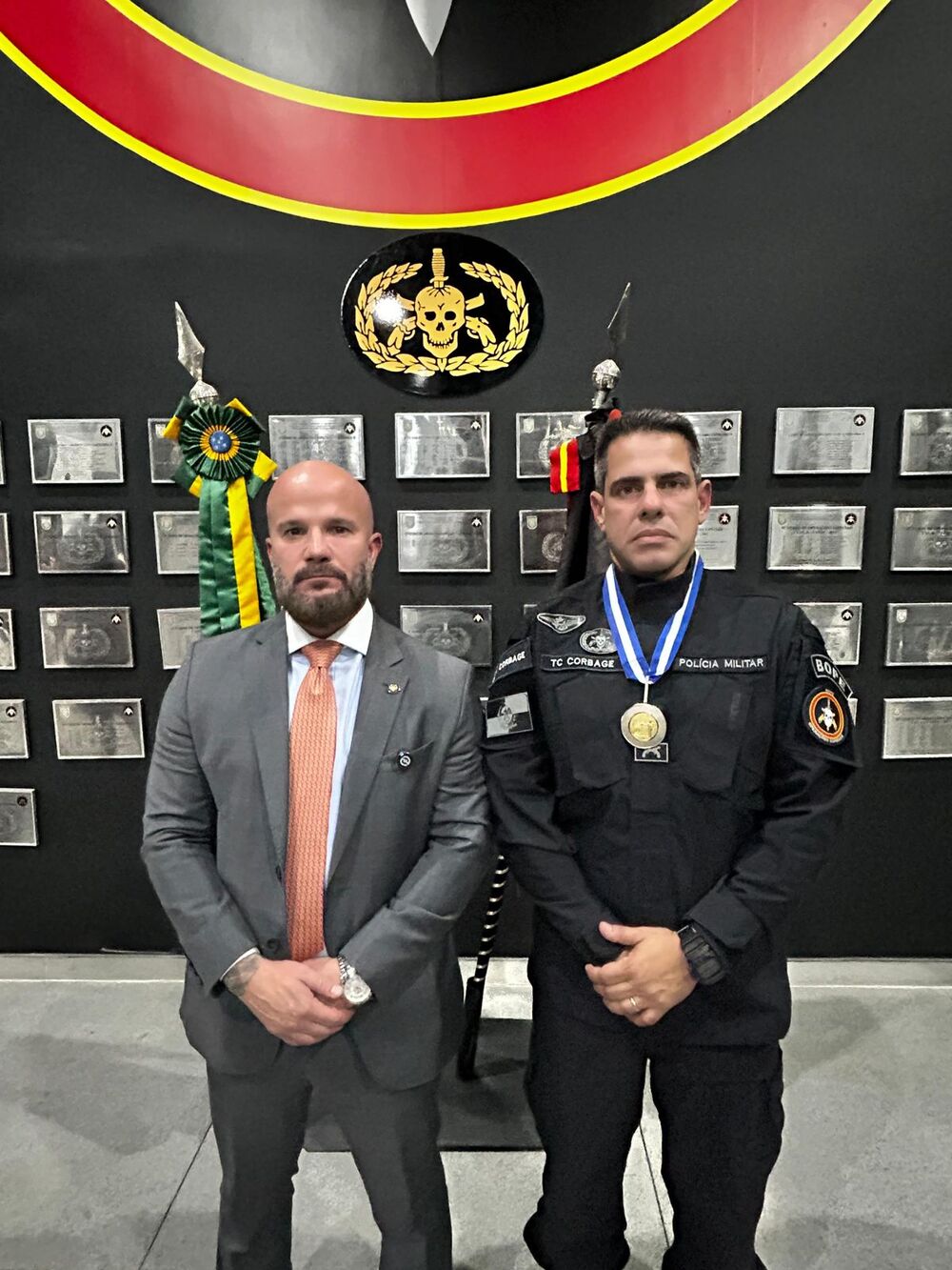 Novo comandante do BOPE recebe principal honraria da Alerj