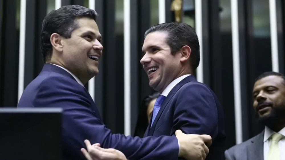 'Congresso inimigo do povo' domina redes em críticas contra parlamentares