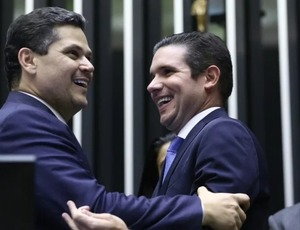 'Congresso inimigo do povo' domina redes em críticas contra parlamentares