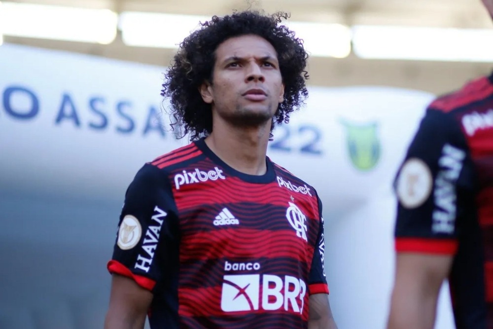 Willian Arão volta ao Brasil para jogar em rival do Flamengo