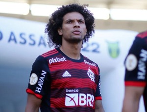 Willian Arão volta ao Brasil para jogar em rival do Flamengo