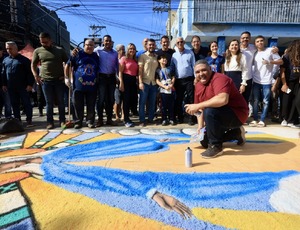 Rodrigo Bacellar visita obras e tapetes de Corpus Christi em São Gonçalo