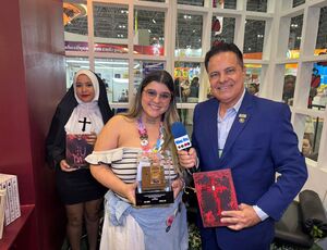 Autora Larissa Abreu conquista Prêmio Pin de Excelência Gráfica com romance erótico que desafia convenções religiosas