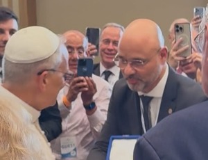 Deputado Fred Pacheco entrega Medalha Tiradentes ao Papa Leão XIV e se emociona com bênção no Vaticano