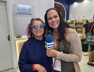 Abadia Pavan revela como estande da ABEU se torna ponto de encontro da diversidade acadêmica brasileira na Bienal do Livro 2025