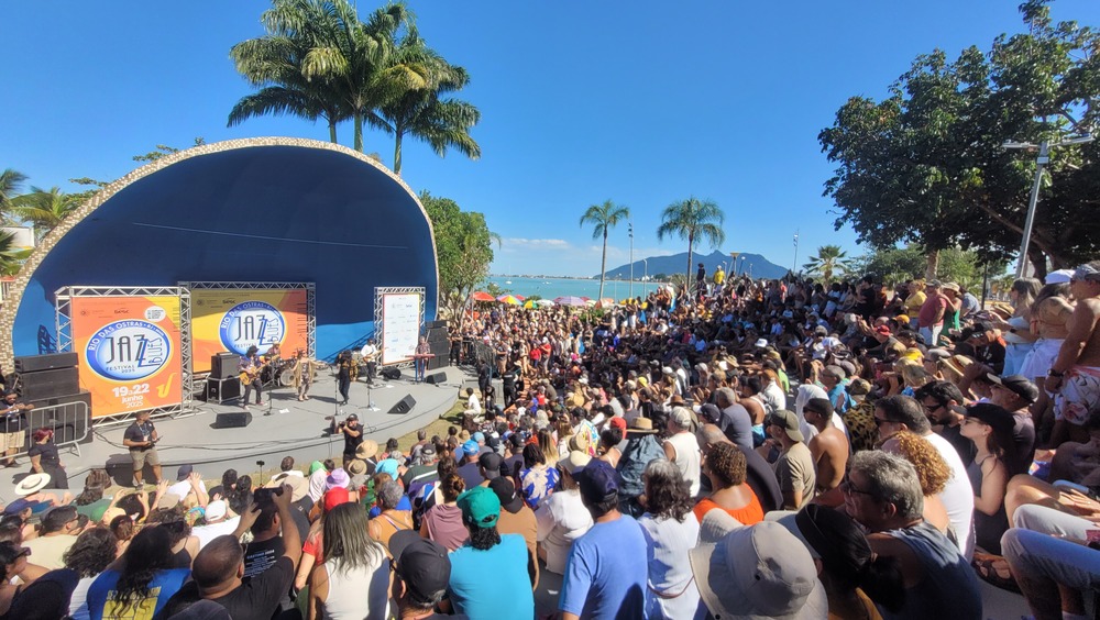 Encerramento Apoteótico: Jazz & Blues 2025 Celebra Cultura, Lotação Máxima e Legado Milionário em Rio das Ostras