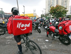 iFood anuncia mudanças, mas representantes de entregadores criticam