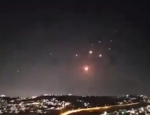 Irã lança ataque com mísseis à base militar dos Estados Unidos, no Catar