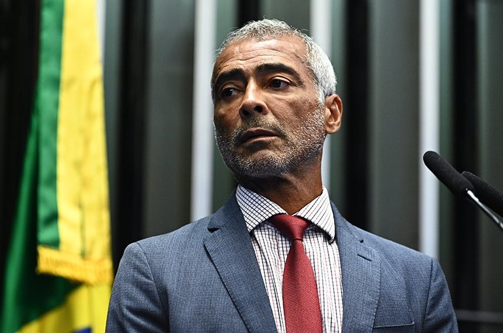 Romário cobra Itamaraty sobre resgate de brasileira que caiu em trilha na Indonésia