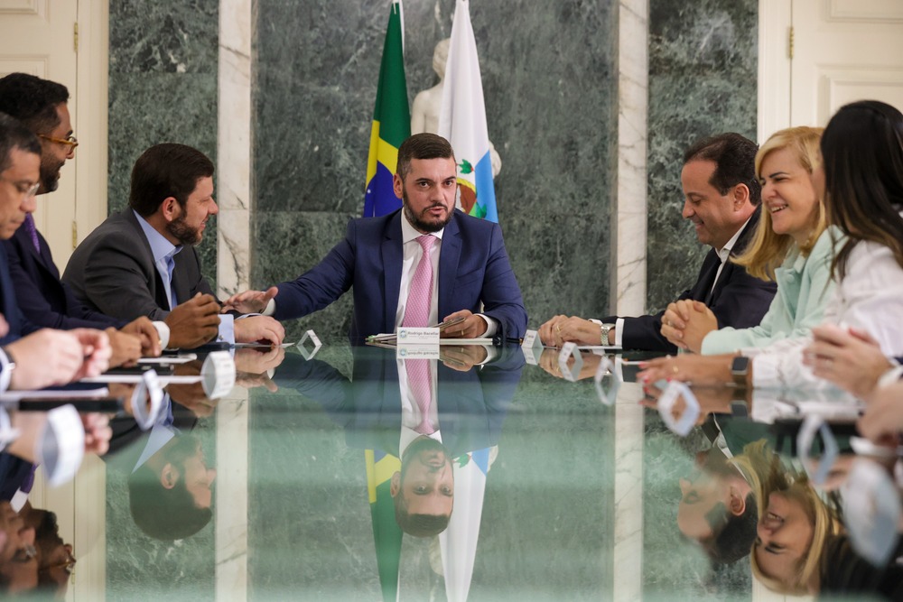 Governador Bacellar sanciona lei que dispensa pagamento antecipado de taxa judiciária em cobrança de honorários