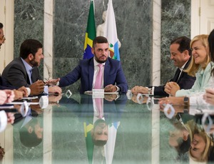 Governador Bacellar sanciona lei que dispensa pagamento antecipado de taxa judiciária em cobrança de honorários